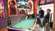 Jonas, Leann und Andy kennen einander zwar noch nicht ewig, haben sich aber auf Anhieb gut verstanden. Deshalb haben sie sich auch zu dritt zum Billardspielen verabredet. Jonas, Leann und Andy kennen einander zwar noch nicht ewig, haben sich aber auf Anhieb gut verstanden. Deshalb haben sie sich auch zu dritt zum Billardspielen verabredet.