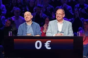 Rateteam-Kapitän Bernhard Hoëcker (l.) mit Komödiant und Schauspieler Volker Heißmann (r.). Rateteam-Kapitän Bernhard Hoëcker (l.) mit Komödiant und Schauspieler Volker Heißmann (r.).