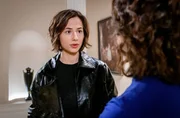 Olivia (Soraya Bouabsa r.) ist erfreut, als Emilia (Pippa Rupperti l.) sich für die Ausbildung am Fürstenhof entscheidet. Olivia (Soraya Bouabsa r.) ist erfreut, als Emilia (Pippa Rupperti l.) sich für die Ausbildung am Fürstenhof entscheidet.
