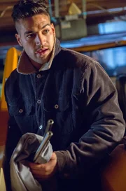 Auch Shepherds Nachbar Jared (Pana Hema Taylor) hat wieder seine Finger im Spiel. Auch Shepherds Nachbar Jared (Pana Hema Taylor) hat wieder seine Finger im Spiel.