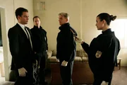 Gemeinsam ermitteln Tony (Michael Weatherly, l.), McGee (Sean Murray, 2.v.l.), Ziva (Cote de Pablo, r.) und Gibbs (Mark Harmon, 2.v.r.), um den Mörder von Justin Grady zu fassen ... Gemeinsam ermitteln Tony (Michael Weatherly, l.), McGee (Sean Murray, 2.v.l.), Ziva (Cote de Pablo, r.) und Gibbs (Mark Harmon, 2.v.r.), um den Mörder von Justin Grady zu fassen ...