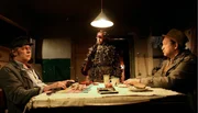 Kuno (Sven Walser, Mitte) in Kampfmontur mit Gewehr ist bereit für die Wilderei. Brakelmann (Jan Fedder, li.) und Adsche ( Peter Heinrich Brix, re.) sind erstaunt über seinen Aufzug. Kuno (Sven Walser, Mitte) in Kampfmontur mit Gewehr ist bereit für die Wilderei. Brakelmann (Jan Fedder, li.) und Adsche ( Peter Heinrich Brix, re.) sind erstaunt über seinen Aufzug.