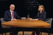 Omar Yaghi, Chemie-Nobelpreistr&auml;ger, mit Moderatorin Barbara Bleisch.