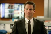 Vor Jahren hatte Tony (Michael Weatherly) den Pentagon-Mitarbeiter Renny Grant aufgrund von Unterschlagungen hinter Gitter gebracht. Jetzt muss erneut ermittelt werden, da der Hauptbelastungszeuge aus dem damaligen Fall ermordet vorgefunden wurde ... Vor Jahren hatte Tony (Michael Weatherly) den Pentagon-Mitarbeiter Renny Grant aufgrund von Unterschlagungen hinter Gitter gebracht. Jetzt muss erneut ermittelt werden, da der Hauptbelastungszeuge aus dem damaligen Fall ermordet vorgefunden wurde ...