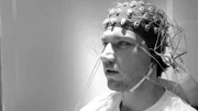 Wo in Jonas’ Hirn steckt die Vernunft? Er unterzieht sich einem wissenschaftlichen Test. Wo in Jonas’ Hirn steckt die Vernunft? Er unterzieht sich einem wissenschaftlichen Test.