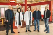 Von links: Udo Wachtveitl (Rolle: Franz Leitmayr), Anna Grisebach (Rolle: Dr. Lechner), André Jung (Rolle: Prof. Vonderheiden), Miroslav Nemec (Rolle: Ivo Batic) und Andreas Kleinert (Regie). Von links: Udo Wachtveitl (Rolle: Franz Leitmayr), Anna Grisebach (Rolle: Dr. Lechner), André Jung (Rolle: Prof. Vonderheiden), Miroslav Nemec (Rolle: Ivo Batic) und Andreas Kleinert (Regie).
