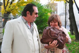 Ignaz und Ursel Grasegger (Andreas Giebel, Gundi Ellert) freuen sich in Verona &uuml;ber ihre Ausbeute. Weitere Bilder finden Sie unter www.br-foto.de.