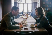 Hauptkommissar Gereon Rath (Volker Bruch) und Kommissarsanw&auml;rterin Charlotte Ritter (Liv Lisa Fries) versuchen den Tod der Schauspielerin Betty Winter aufzukl&auml;ren, die w&auml;hrend der Dreharbeiten in den Babelsberger Filmstudios durch einen herabfallenden Scheinwerfer ums Leben kam.