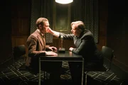 Hauptkommissar Gereon Rath (Volker Bruch) bei seinem Psychotherapeuten Dr. Schmidt (Jens Harzer).