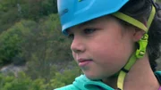 Melina hat es geschafft! Zum ersten Mal ist sie auf einen Felsen geklettert, sie ist super stolz auf sich und ihren Bruder Fabio und genießt nun die Aussicht. Melina hat es geschafft! Zum ersten Mal ist sie auf einen Felsen geklettert, sie ist super stolz auf sich und ihren Bruder Fabio und genießt nun die Aussicht.