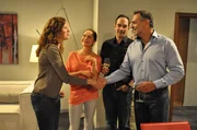 Trixi will Annalena mit Mikes Jugendfreund Gianni verkuppeln. Von links: Annalena Brunner (Heidrun Gärtner), Trixi Preissinger (Doreen Dietel), Mike Preissinger (Harry Blank) und Gianni Martini (Giovanni Arvaneh). Trixi will Annalena mit Mikes Jugendfreund Gianni verkuppeln. Von links: Annalena Brunner (Heidrun Gärtner), Trixi Preissinger (Doreen Dietel), Mike Preissinger (Harry Blank) und Gianni Martini (Giovanni Arvaneh).