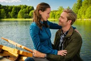 Liv (Franziska Wulf) und Birger (Bernd-Christian Althoff) f&uuml;hlen sich zueinander hingezogen.