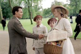 Sir James Matthew Barrie (Johnny Depp, l.); Sylvia Llewelyn Davies (Kate Winslet, r.)