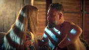 Natalia und Jiorgos besch&auml;ftigen sich w&auml;hrenddessen mit ihren pers&ouml;nlichen Unsicherheiten. Beide wollen lernen, sich wohler im eigenen K&ouml;rper zu f&uuml;hlen und ihre &Auml;ngste hinter sich zu lassen.