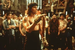 Topper Harley (Charlie Sheen) tut einfach alles, um die Gefangenen zu befreien ...