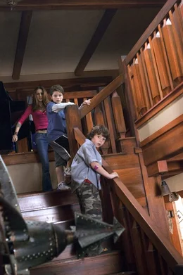 Schon bei den ersten Spielz&uuml;gen geschehen mit Danny (Jonah Bobo, vorne), Walter (Josh Hutcherson, M.) und Lisa (Kristen Stewart, hinten) seltsame Dinge ...