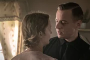 L-R: Simone Strasser (Vicky Krieps) and Hagen Forster (Tom Wlaschiha) L-R: Simone Strasser (Vicky Krieps) and Hagen Forster (Tom Wlaschiha)