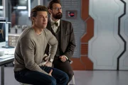 Nate Heywood (Nick Zano. l.); Dr. Gwyn Davies (Matt Ryan, r.)