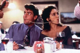 Ein Spaghetti-Essen weckt alte Erinnerungen an gl&uuml;ckliche Zeiten bei Topper Harley (Charlie Sheen, l.) und Ramada (Valeria Golino, r.) ...
