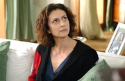 Sonia Ferreri (Gea Lionello) wird von Kommissar Fabbri zum Mord an Lukas Weber befragt. Sonia Ferreri (Gea Lionello) wird von Kommissar Fabbri zum Mord an Lukas Weber befragt.