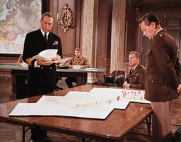 Lt. Col. Robert T. Frederick (William Holden,r.) baut eine knallharte Elite-Einheit auf zu der auch Strafgefangene geh&ouml;ren.