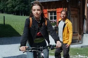 Nach anfänglichen Schwierigkeiten hat sich das Verhältnis zwischen Mia (Lisa Junick) und Markus (Sebastian Ströbel) entspannt. Nach anfänglichen Schwierigkeiten hat sich das Verhältnis zwischen Mia (Lisa Junick) und Markus (Sebastian Ströbel) entspannt.