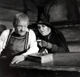 Der Brandner Kaspar (Fritz Stra&szlig;ner, links) und der Boandlkramer (Toni Berger).