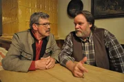 Stadlbauer will dem kaufinteressierten Bauer Stiegler eine zweite Chance geben. Von links: Bauer Stiegler (Werner Asam) und Benedikt Stadlbauer (Andreas Geiss).