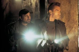 Der Teufel ist immer nur wenige Schritte entfernt: Jericho Cane (Arnold Schwarzenegger, r.) und sein Partner Bobby Chicago (Kevin Pollak, l.) begebn sich auf eine gef&auml;hrliche Suche ...