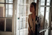 Lykke (Felice Jankell) ist in tödlicher Gefahr. Sie hat eine giftige Substanz verabreicht bekommen. Lykke (Felice Jankell) ist in tödlicher Gefahr. Sie hat eine giftige Substanz verabreicht bekommen.
