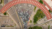 Diese Luftaufnahme zeigt die täglichen langen Autoschlangen an den US-amerikanischen Grenzübergängen. Diese Luftaufnahme zeigt die täglichen langen Autoschlangen an den US-amerikanischen Grenzübergängen.