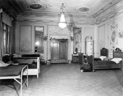 Schlafsaal im Nürnberger Justizpalast während der Nürnberger Prozesse, Nürnberg, 1945/46. Schlafsaal im Nürnberger Justizpalast während der Nürnberger Prozesse, Nürnberg, 1945/46.