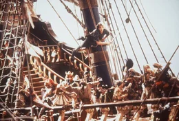 Im freien Fall: Peter Pan (Robin Williams, oben) schl&auml;gt den Piraten mal wieder ein Schnippchen ...
