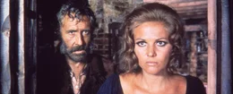 Cheyenne (Jason Robards jr., l.) beschw&ouml;rt Jill (Claudia Cardinale, r.), den Bahnhof zu bauen und damit das Verm&auml;chtnis ihres ermordeten Mannes zu erf&uuml;llen ...