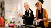 Moderatorin Bettina B&ouml;ttinger (r) mit ihrem Gast Miriam Meckel.