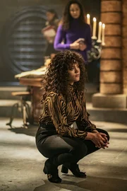Maggie Vera (Sarah Jeffery) Maggie Vera (Sarah Jeffery)
