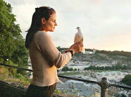 Paula (Elisabeth Lanz).