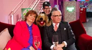 Christine Westermann (l) und Götz Alsmann (r) blicken zurück auf legendäre 20 Jahre "Zimmer frei!". Mit dabei: Puppenspieler Martin Reinl (Mitte) und "Wiwaldi" Christine Westermann (l) und Götz Alsmann (r) blicken zurück auf legendäre 20 Jahre "Zimmer frei!". Mit dabei: Puppenspieler Martin Reinl (Mitte) und "Wiwaldi"