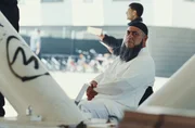 Der Prediger Emin Simsek (&Ouml;zg&uuml;r Karadeniz) wird &uuml;berwacht.