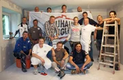 Das "Zuhause im Glück"-Team macht sich an die Arbeit, um das Haus der Familie trockenzulegen.. Das "Zuhause im Glück"-Team macht sich an die Arbeit, um das Haus der Familie trockenzulegen..