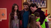 v.li: Phoebe Thunderman (Kira Kosarin), Max Thunderman (Jack Griffo), Nora Thunderman (Addison Riecke), Cousin Blobbin (Harvey Guillen), Billy Thunderman (Diego Velazquez) v.li: Phoebe Thunderman (Kira Kosarin), Max Thunderman (Jack Griffo), Nora Thunderman (Addison Riecke), Cousin Blobbin (Harvey Guillen), Billy Thunderman (Diego Velazquez)