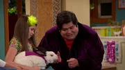 v.li: Nora Thunderman (Addison Riecke), Dr. Colosso, Cousin Blobbin (Harvey Guillen) v.li: Nora Thunderman (Addison Riecke), Dr. Colosso, Cousin Blobbin (Harvey Guillen)