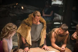 Hercules (Kellan Lutz), Spross einer heimlichen Liebesnacht zwischen G&ouml;ttervater Zeus und K&ouml;nigin Alkmene, muss ins Exil. Der rach- und herrschs&uuml;chtige Stiefvater K&ouml;nig Amphitryon verbannt den Jungen als Sklaven nach &Auml;gypten. Dort entdeckt Hercules seine wahren F&auml;higkeiten. Und seine wirkliche Lebensaufgabe, f&uuml;r die er planvoll gezeugt worden ist.