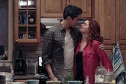 Wird Tony (Neal Bledsoe, l.) der Auserw&auml;hlte von Laura (Debra Messing, r.) oder hat doch Jake die Nase vorne?