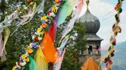 Jede Kirchenbauernfamilie schmückt ihre Pestkerzenstange selbst. Jede Kirchenbauernfamilie schmückt ihre Pestkerzenstange selbst.