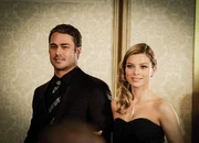 Chicago Fire Helden &ndash; Better to Lie, Staffel 1, Episode 17. Schick am Ball: Taylor Kinney als Kelly Severide, Lauren German als Leslie Shay