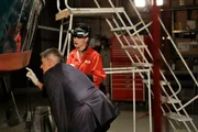 Das letzte von Gibbs' (Mark Harmon, l.) Booten taucht mit zwei Leichen an Bord im Hafen eines Navy-Stützpunktes auf. Gemeinsam mit Abby (Pauley Perrette, r.) macht er sich an die Ermittlungen ... Das letzte von Gibbs' (Mark Harmon, l.) Booten taucht mit zwei Leichen an Bord im Hafen eines Navy-Stützpunktes auf. Gemeinsam mit Abby (Pauley Perrette, r.) macht er sich an die Ermittlungen ...