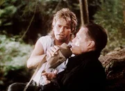 Kann MacGyver (Richard Dean Anderson, l.) der rumänischen Kampfmaschine Victor (Brooks Gardner, r.) vertrauen? Kann MacGyver (Richard Dean Anderson, l.) der rumänischen Kampfmaschine Victor (Brooks Gardner, r.) vertrauen?