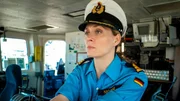Miriam Nicolai (Franziska Junge) hat viele Jahre daraufhin gearbeitet, nun endlich hat sie das Kommando über ihr eigenes Schiff. Miriam Nicolai (Franziska Junge) hat viele Jahre daraufhin gearbeitet, nun endlich hat sie das Kommando über ihr eigenes Schiff.