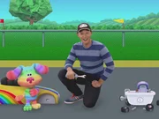 (v.li.): Rainbow Puppy, Josh (Joshua Dela Cruz) und Slippery Soap (v.li.): Rainbow Puppy, Josh (Joshua Dela Cruz) und Slippery Soap